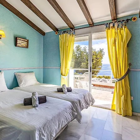 6 Bedroom Beautiful In *