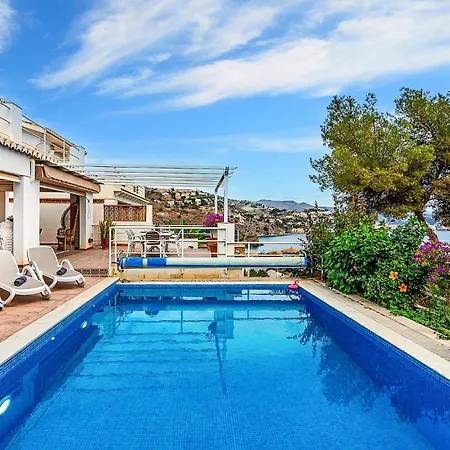 6 Bedroom Beautiful In *