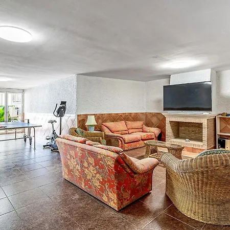 6 Bedroom Beautiful In